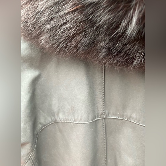 Leather Trench Coat with fur collar - Picture 7 of 10